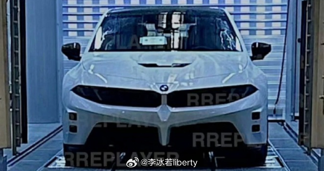 第一眼看的时候定了几秒一点不夸张然后开始找细节上的改变了据说是新的宝马iM3实话