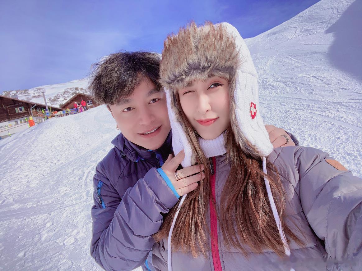 【邵星颖戴戴相恋多年走进婚姻殿堂 堪称娱乐圈人生赢家 】  戴本富也是圈内人士，