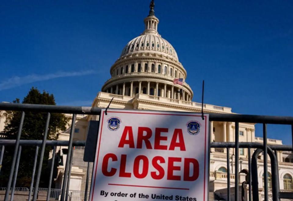 特朗普案开审、总统权被砍？900亿打水漂？
美国最高法院明天要审特朗普当总统时乱