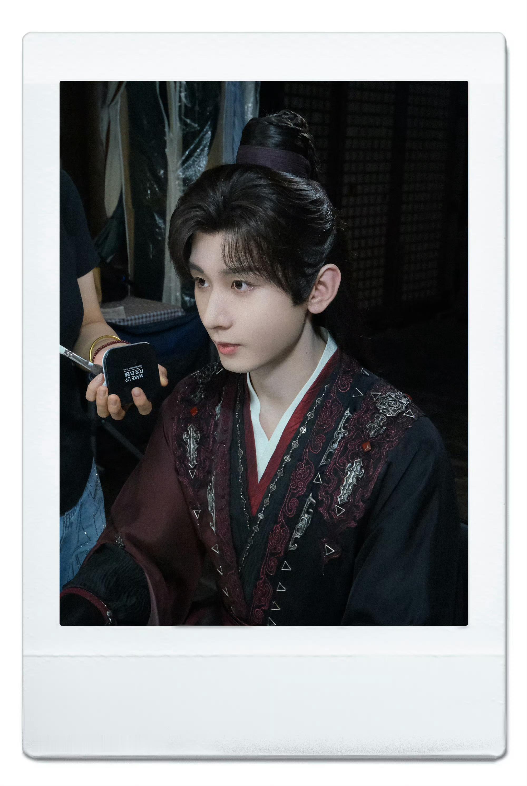 #成毅国庆明信片#成毅国庆明信片来啦，秋水也太帅啦[憧憬]成毅老师假期快乐～ ​