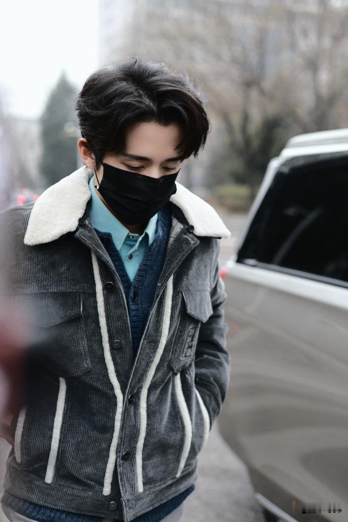 张新成现身央视春晚彩排 张新成去央视春晚彩排啦，感觉今年的春晚又有新看点，超期待