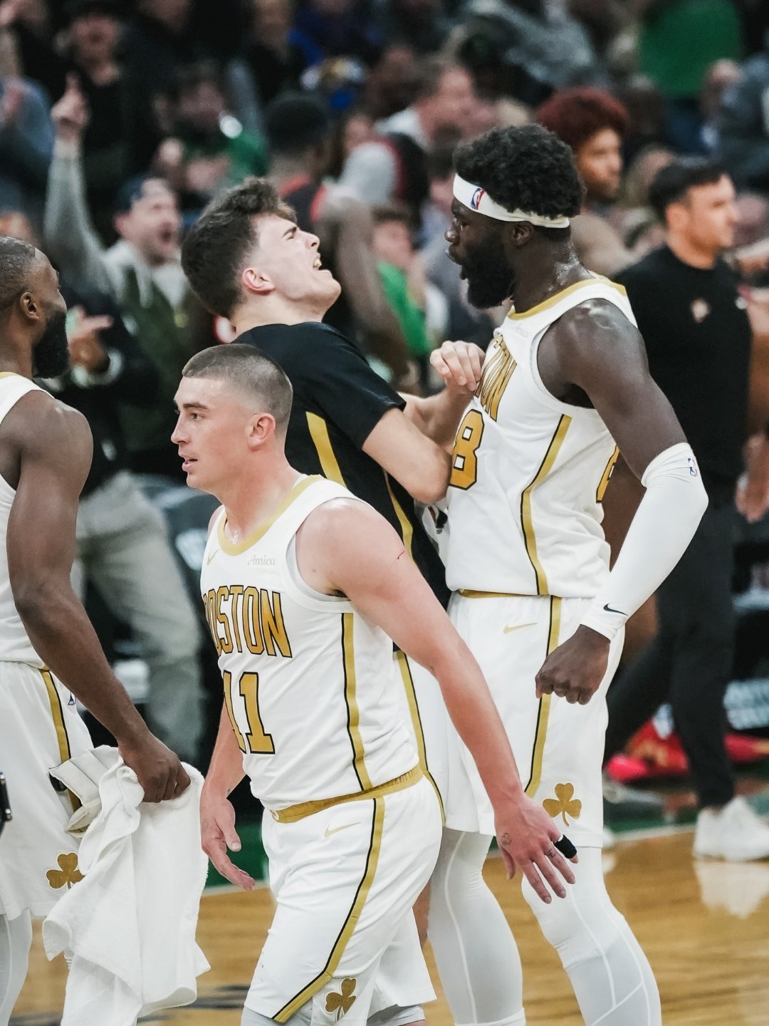 最近4场比赛，普里查德状态起伏很大，他分别得到22分、0分、25分和今日的0分！