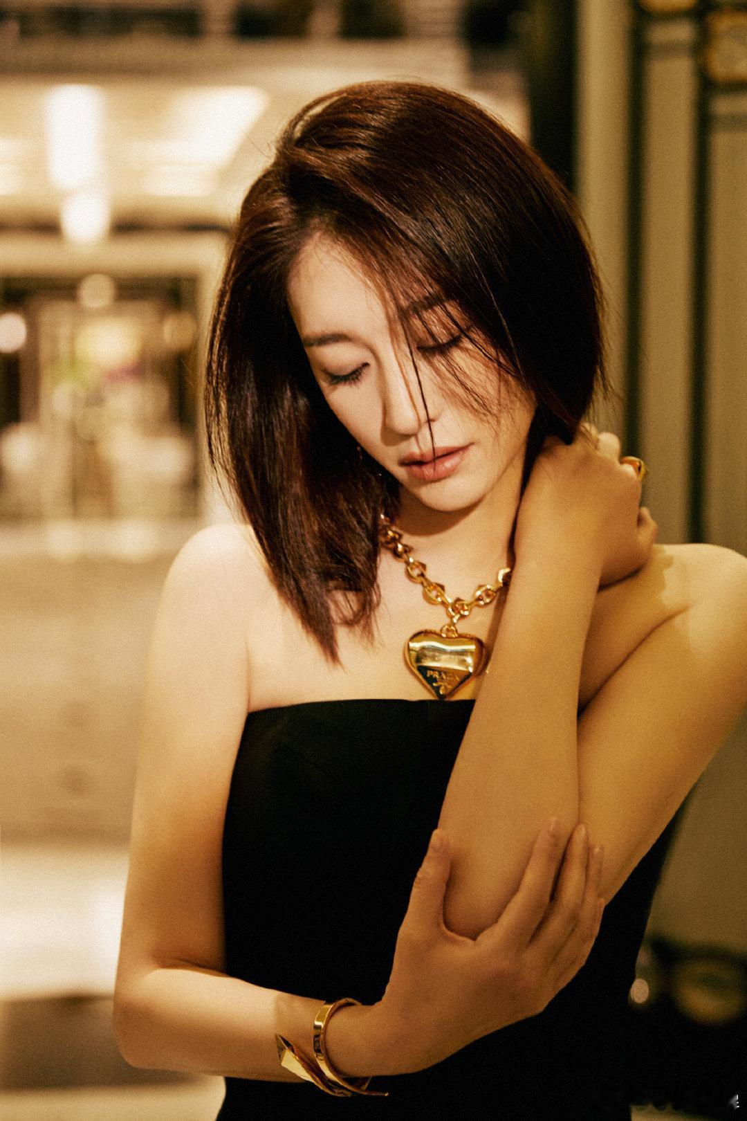 欧迪芬悄悄送李小冉的成团礼 长时间的舞台排练格外考验贴身穿搭，这份成团礼物完美契