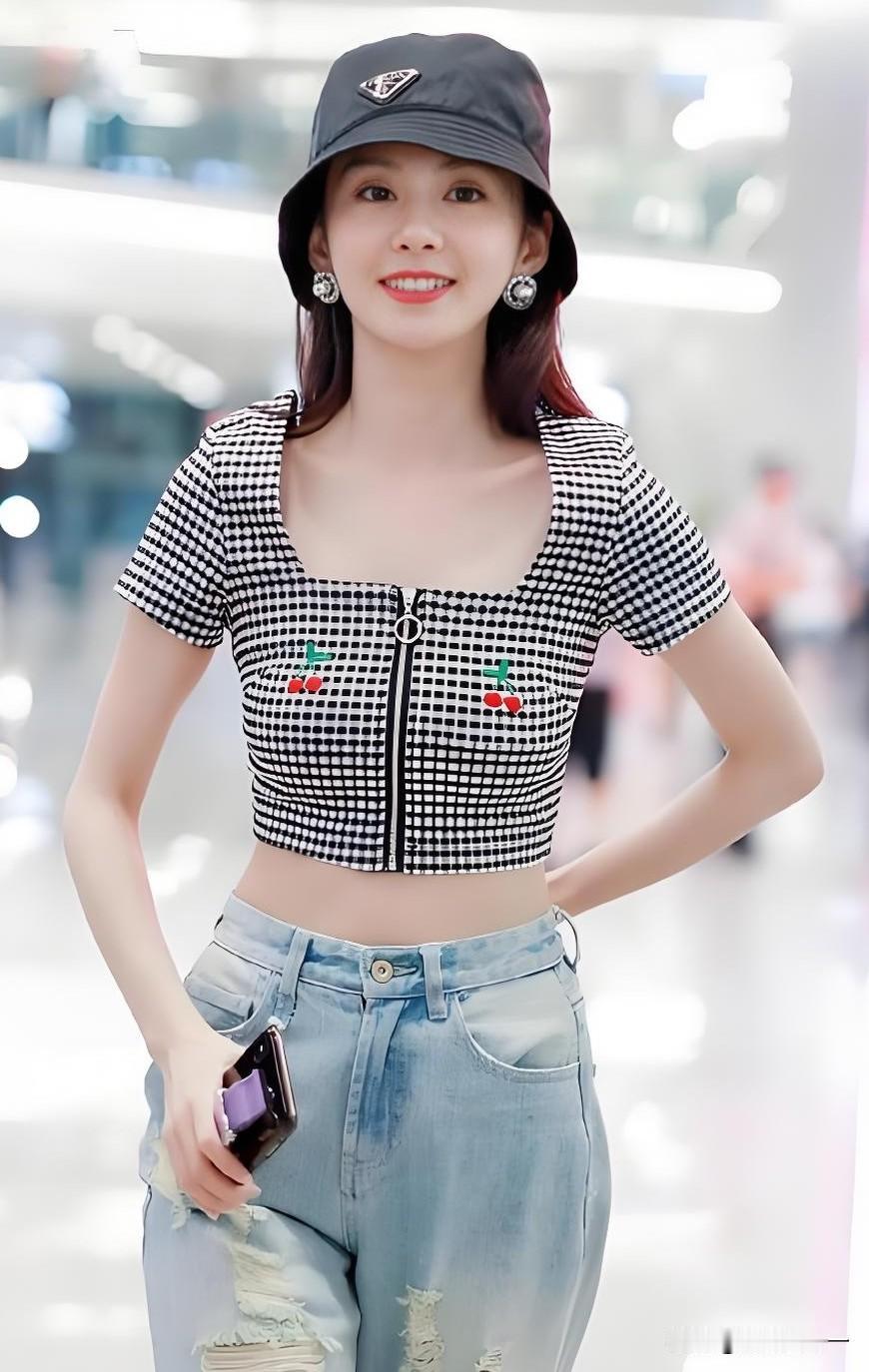 《兰香如故》，

就演杜翠雀这演员，

看脸熟可就是没想起在哪见过，她不就是和白