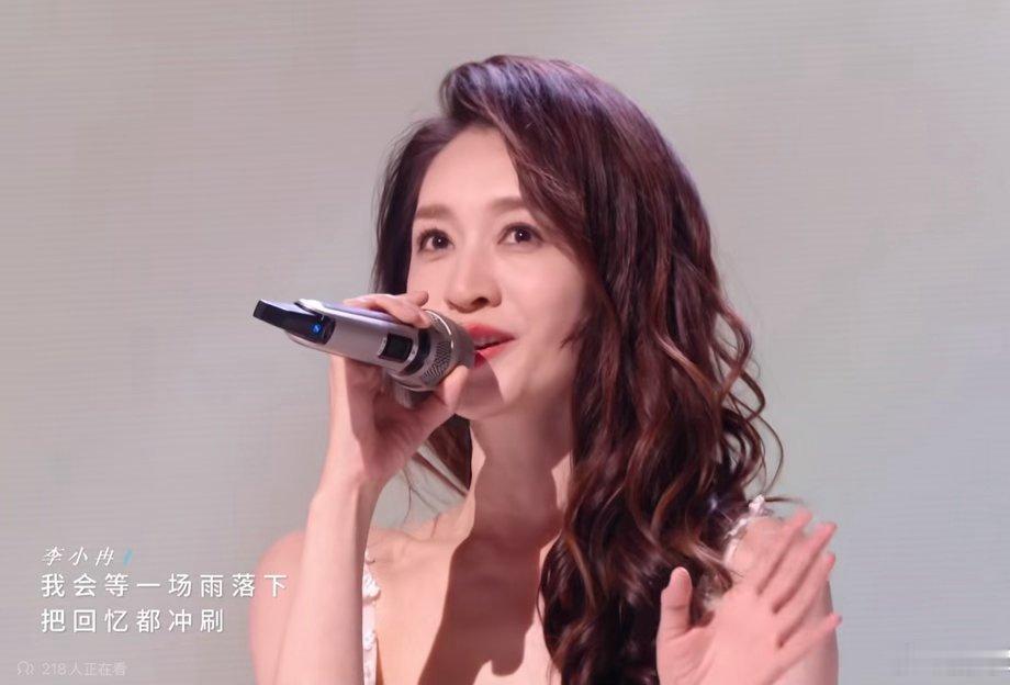 歌手2026官微关注李小冉 《歌手2026》官微关注李小冉，李小冉举荐乌兰图雅上
