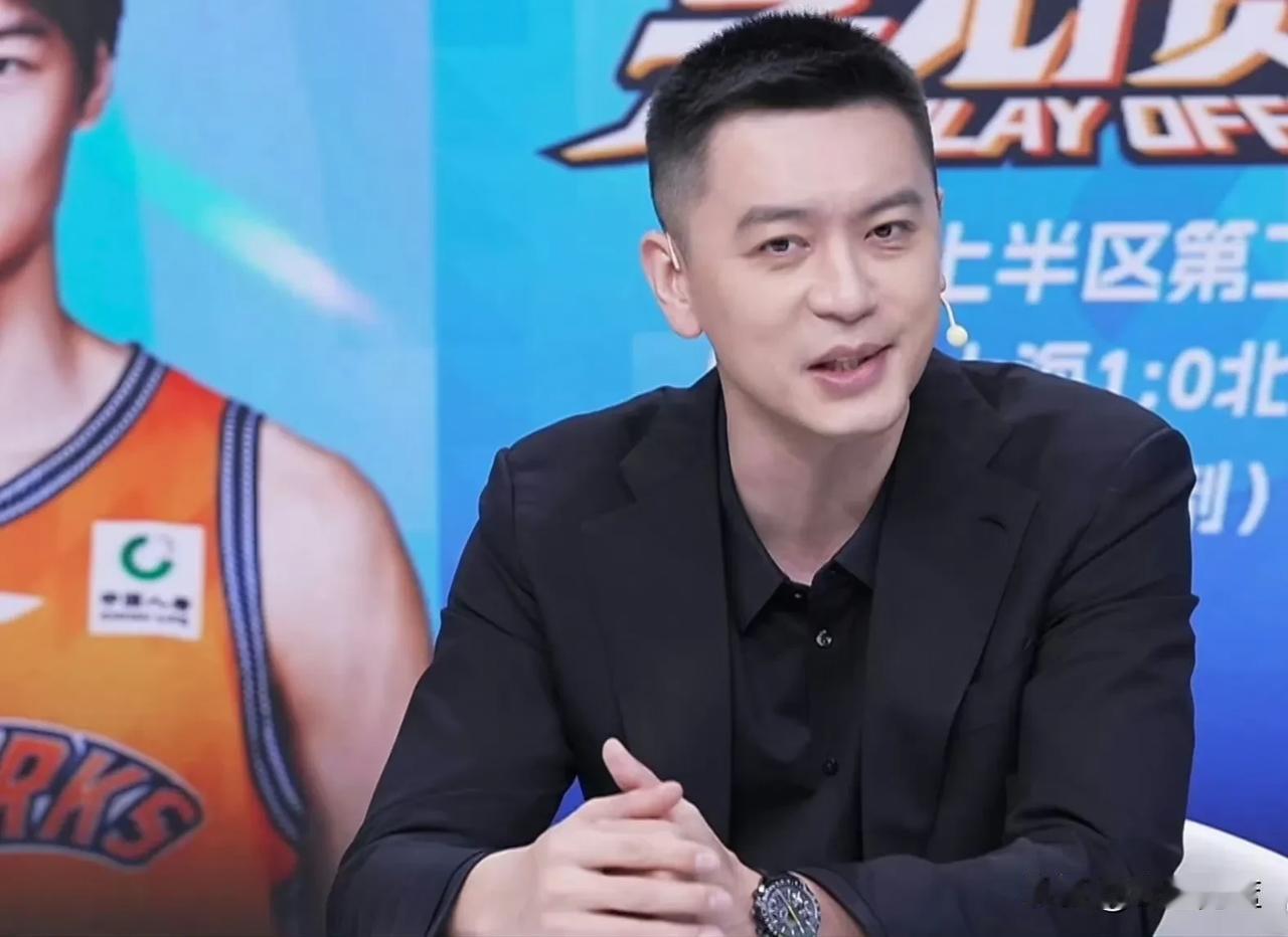 辽宁男篮前主帅、现役CBA解说员杨鸣指导批评弗格：
“弗格老毛病就是爱下手！常规