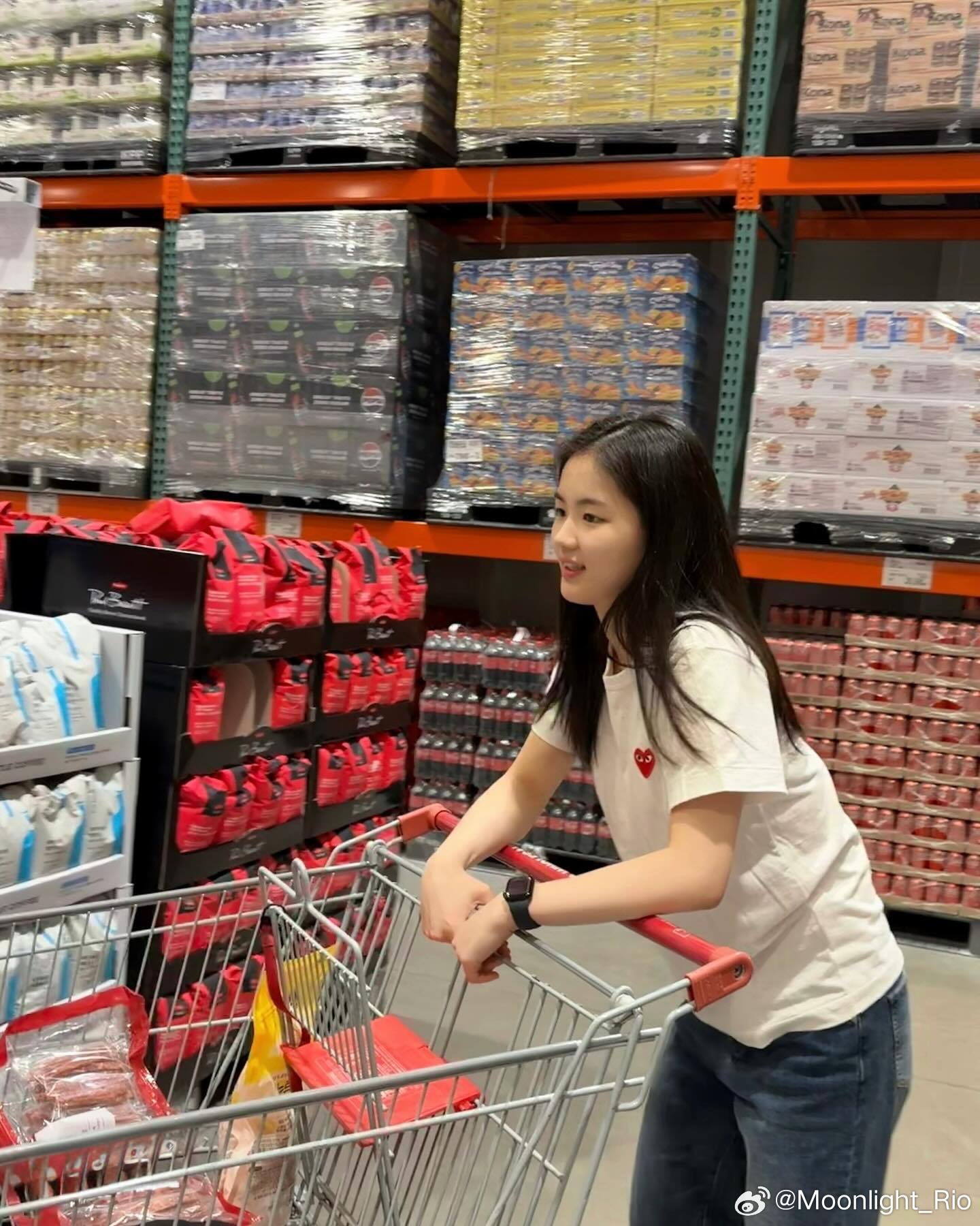 金娜英： ♥️🍫🛒💨 