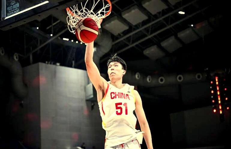 缺了NBA现役中锋，中国男篮反而打活了。
 
客战日本落后15分，打台北落后11