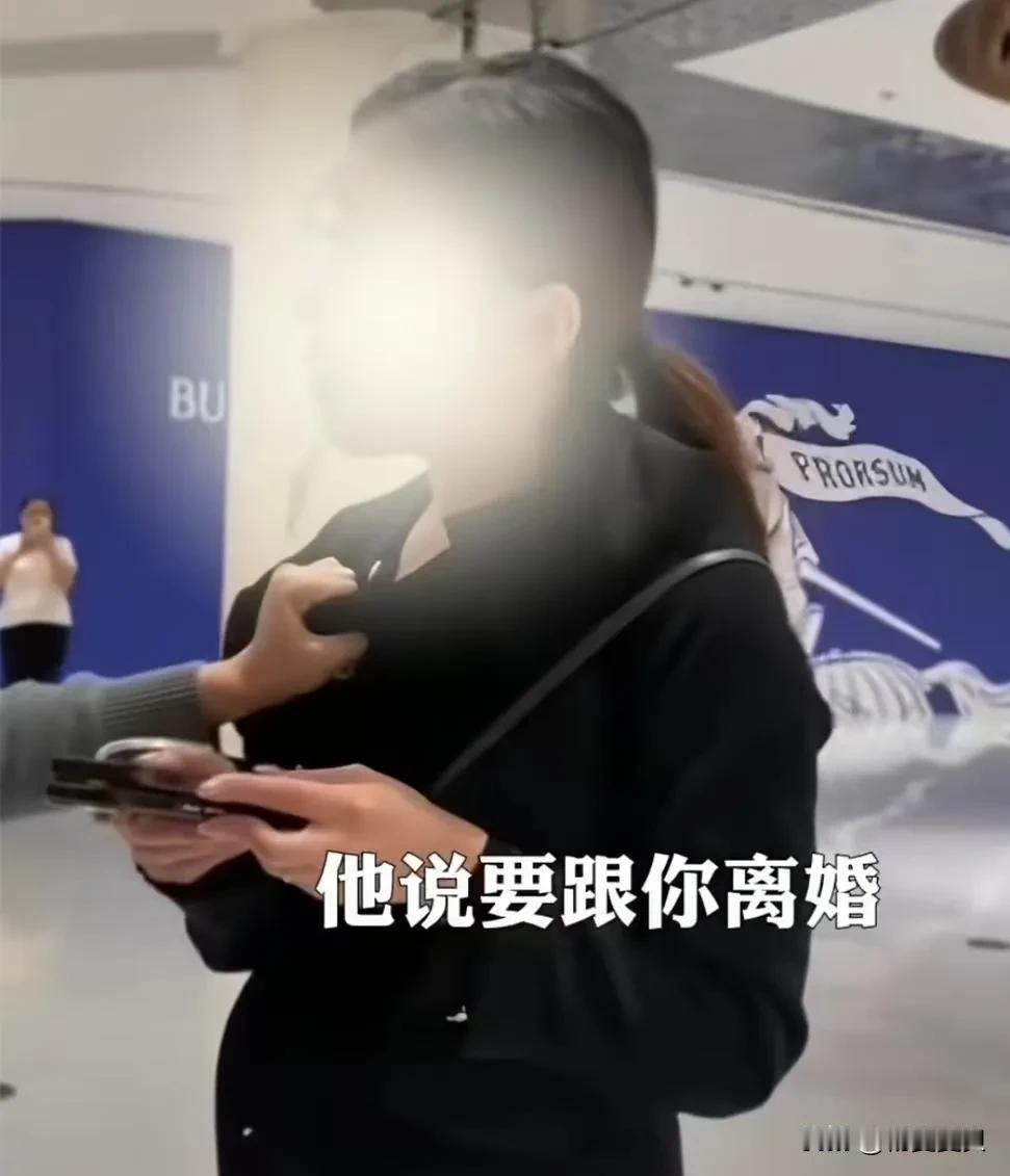 lv柜姐的事情告诉我们，为了家庭和睦，男人还是少去逛奢侈品店，要逛也跟媳妇或者妈