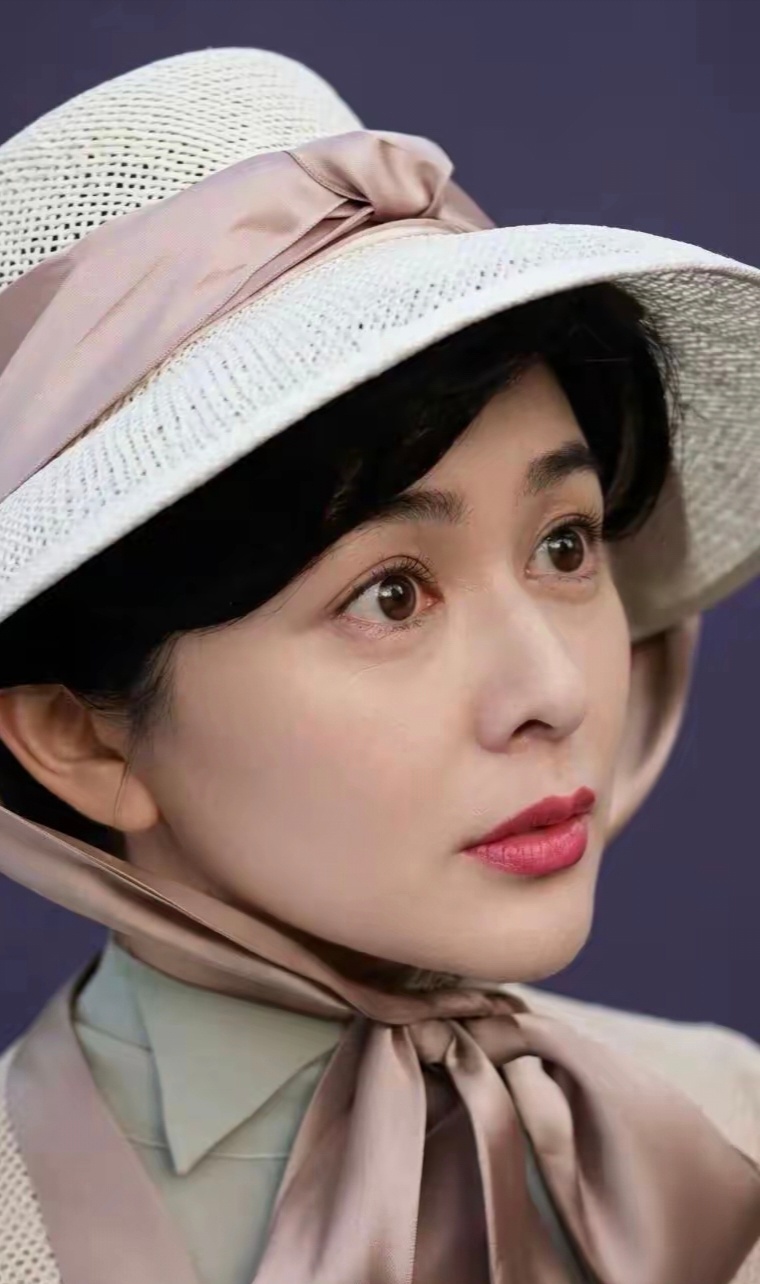 感觉关之琳确实是比林青霞更好看，但是大家提起美女的时候，是因为两个人的演技有所不