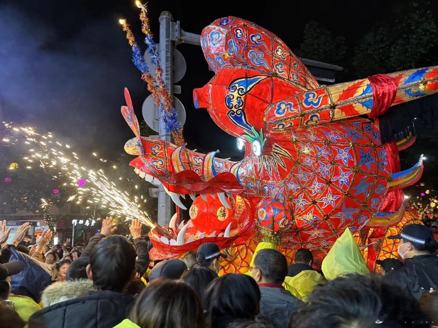 大家元宵快乐！我来到了一个曾经短暂居住过的城市——中山的古镇，在这里是著名的世界