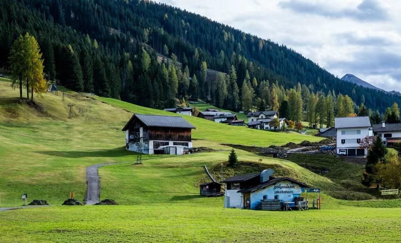 你说美国的石油霸权会不会衰落？当然会衰落，就看这次能否占领伊朗。你觉得它能占领伊