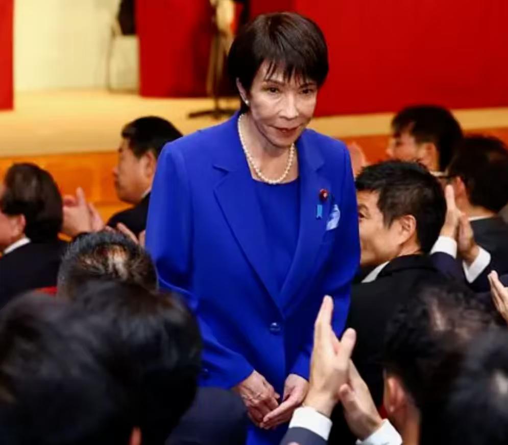他又收获了一位女首领。美国总统发文高度赞扬了高市早苗，显然，这个所谓的“安倍女孩