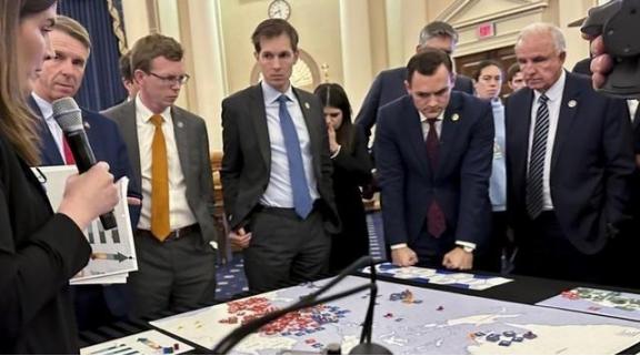 美军能打赢解放军吗？俄媒：两军差距巨大，除兵员其他全是劣势！现在这仗可不是你有航