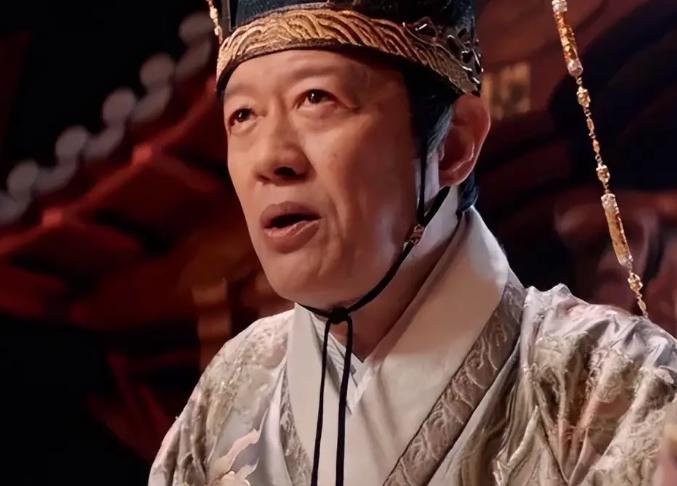 长春宫那扇厚重的大门被吱呀一声推开时，门外的太监吓得魂儿都飞了。里面没有预想中横