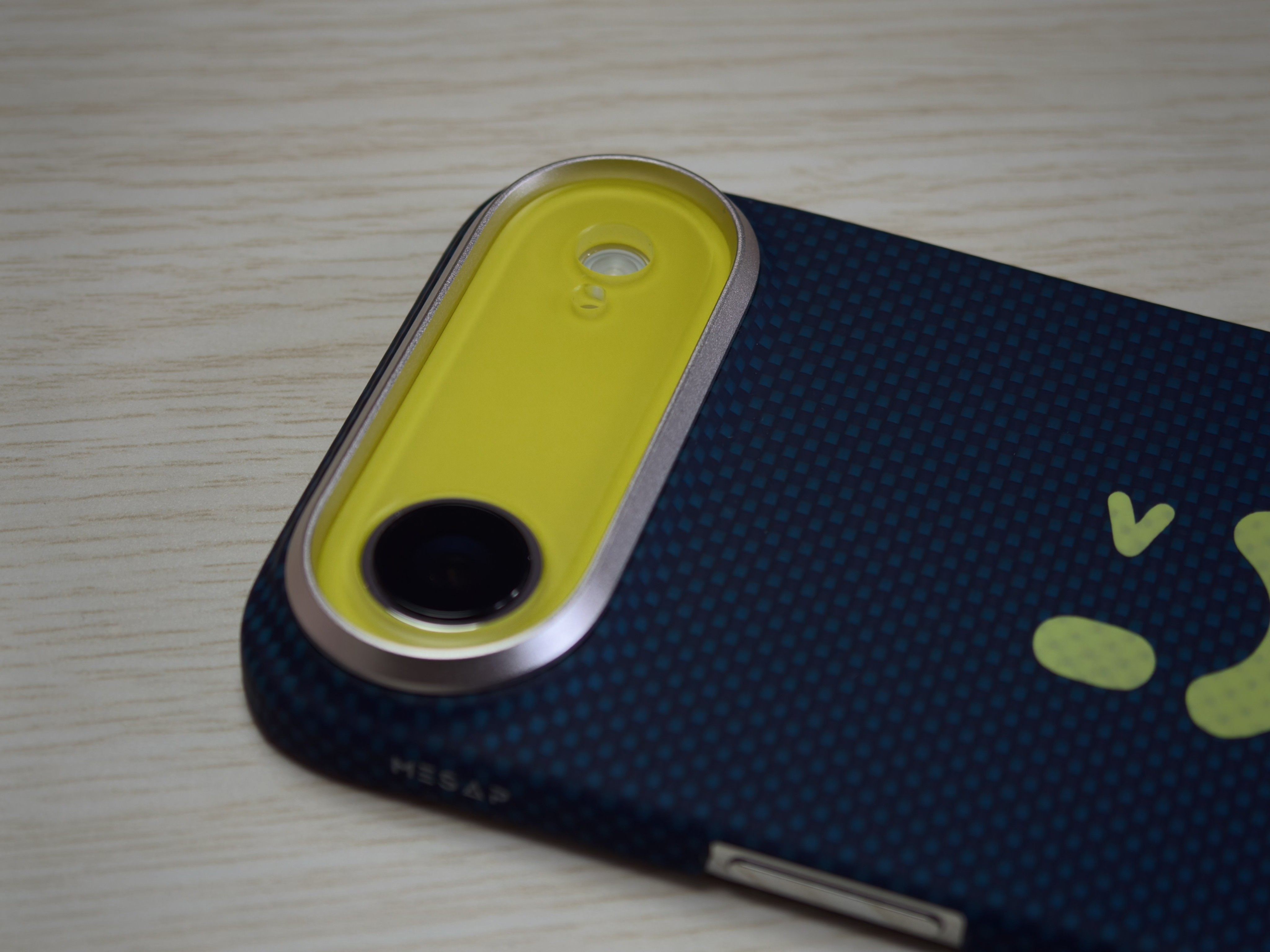 iPhone Air 黄色平嵌镜盖搭配阿慕家的凯夫拉感谢晒单分享，很亮眼 