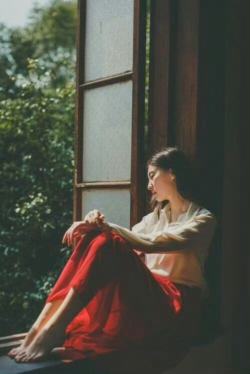 来人世上走一趟，真的应该好好地玩耍，人要像孩提时代一样玩下去，这个世界一向是最善