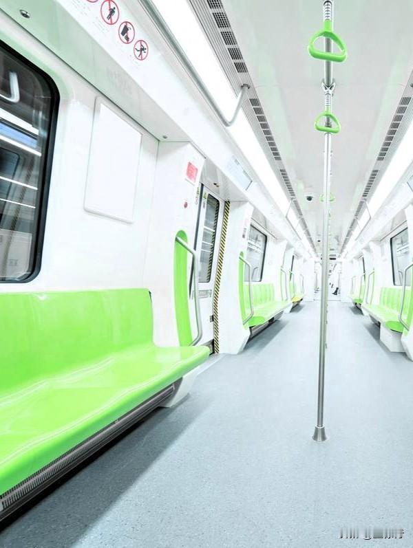 长沙地铁在即将关车门时提醒：车门即将关闭，谨防夹沙。这里的夹沙不知什么意思，地铁