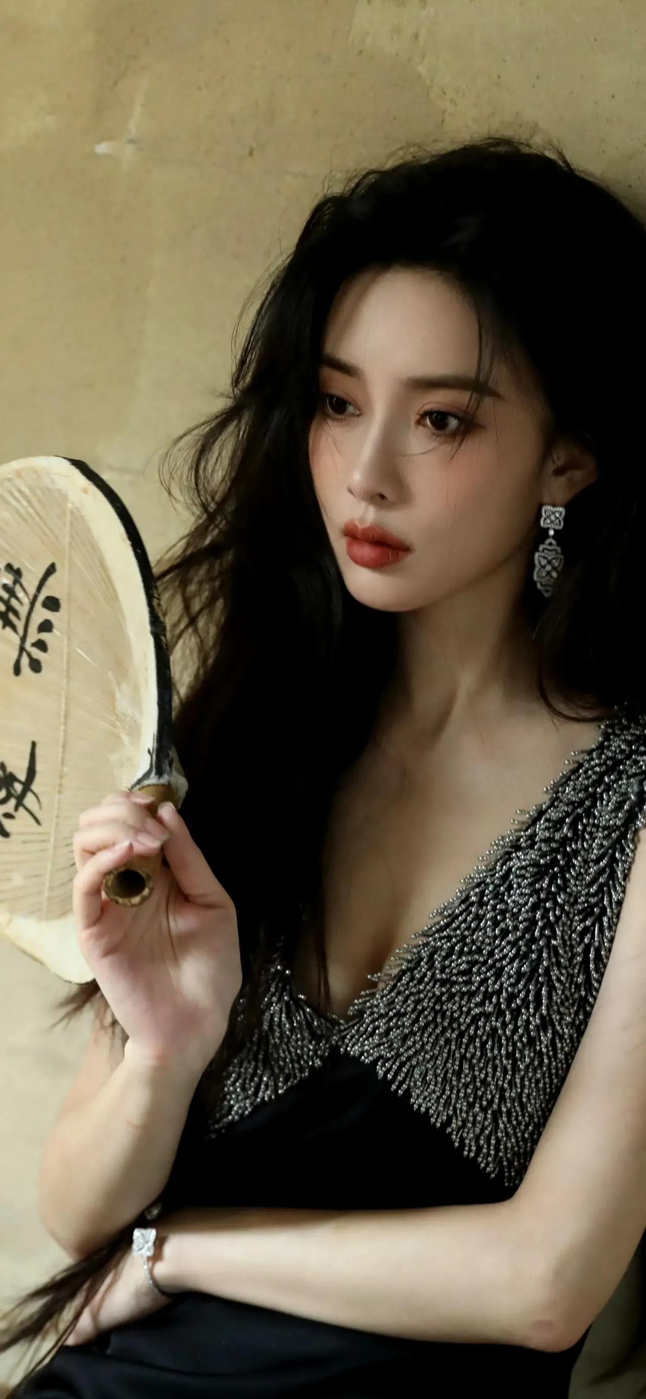 #女明星谁最美# #明星美图# #惊艳女神# #孟子义#
达人推荐 女主角唇泥
