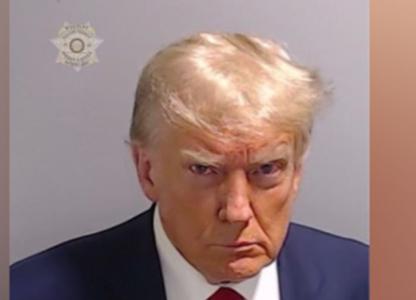 特朗普如果再不赶紧下台，美国恐怕真要完蛋了！

今年美国国内最值得看的，并不是哪