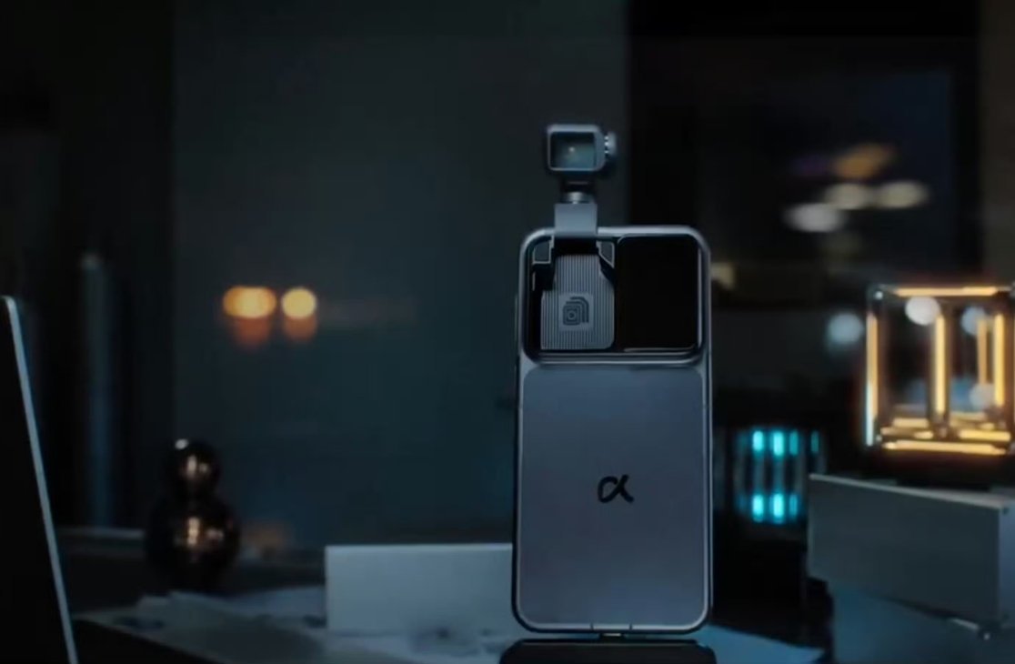 荣耀ROBOT PHONE 机器人手机实至名归，这云台启动设计实在巧妙，云台不仅