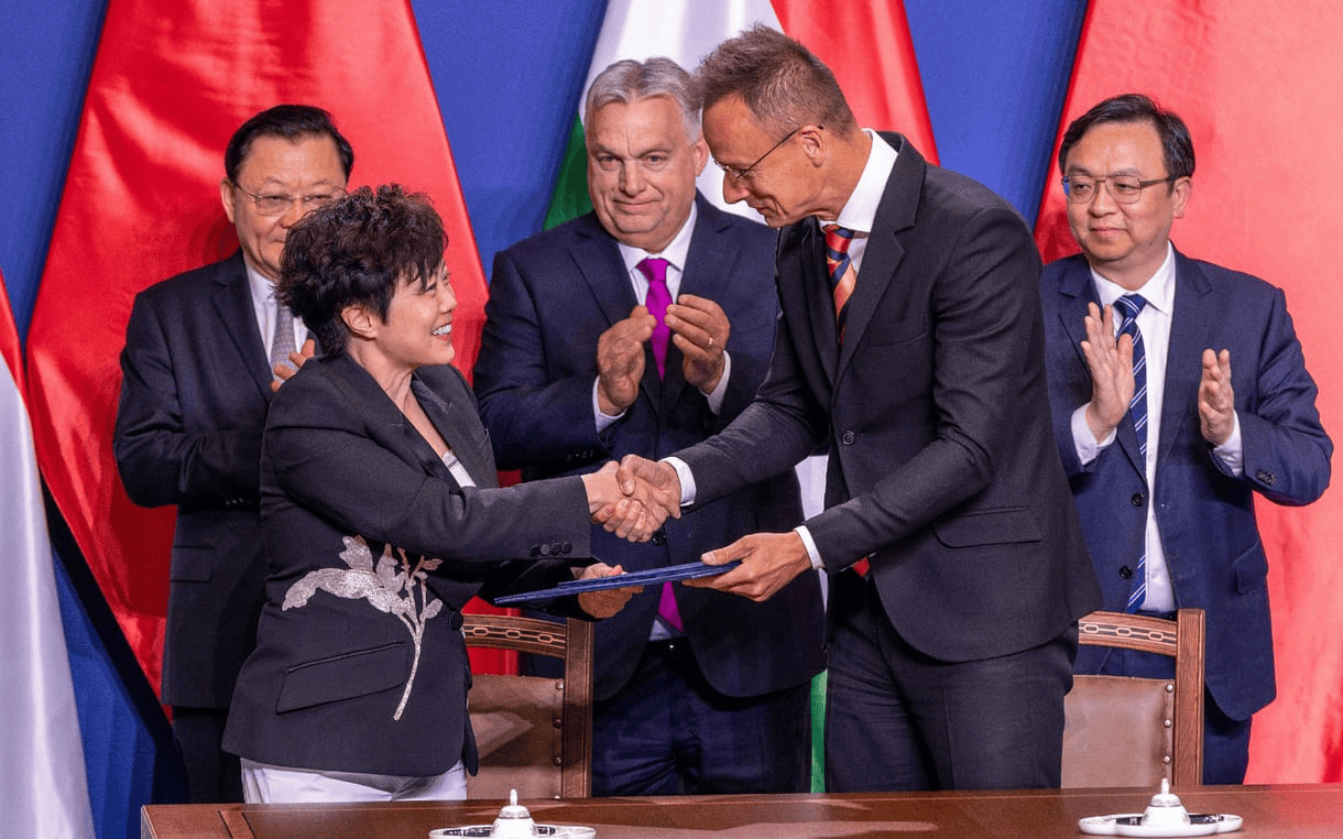 匈牙利前外交部长西雅尔多·彼得（Péter Szijjártó）已确认加入比亚迪