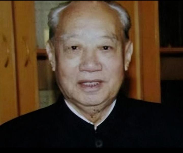 一生守一诺！拒绝天价稿酬，汪东兴用一生践行对领袖的忠诚。

在2015年，走完百