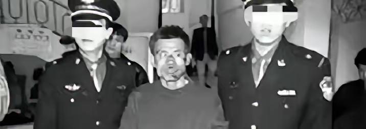 有个恶魔，专挑漂亮女性下手。不劫财，不奸淫，只攻击一个部位——臀部、胸部、阴部。