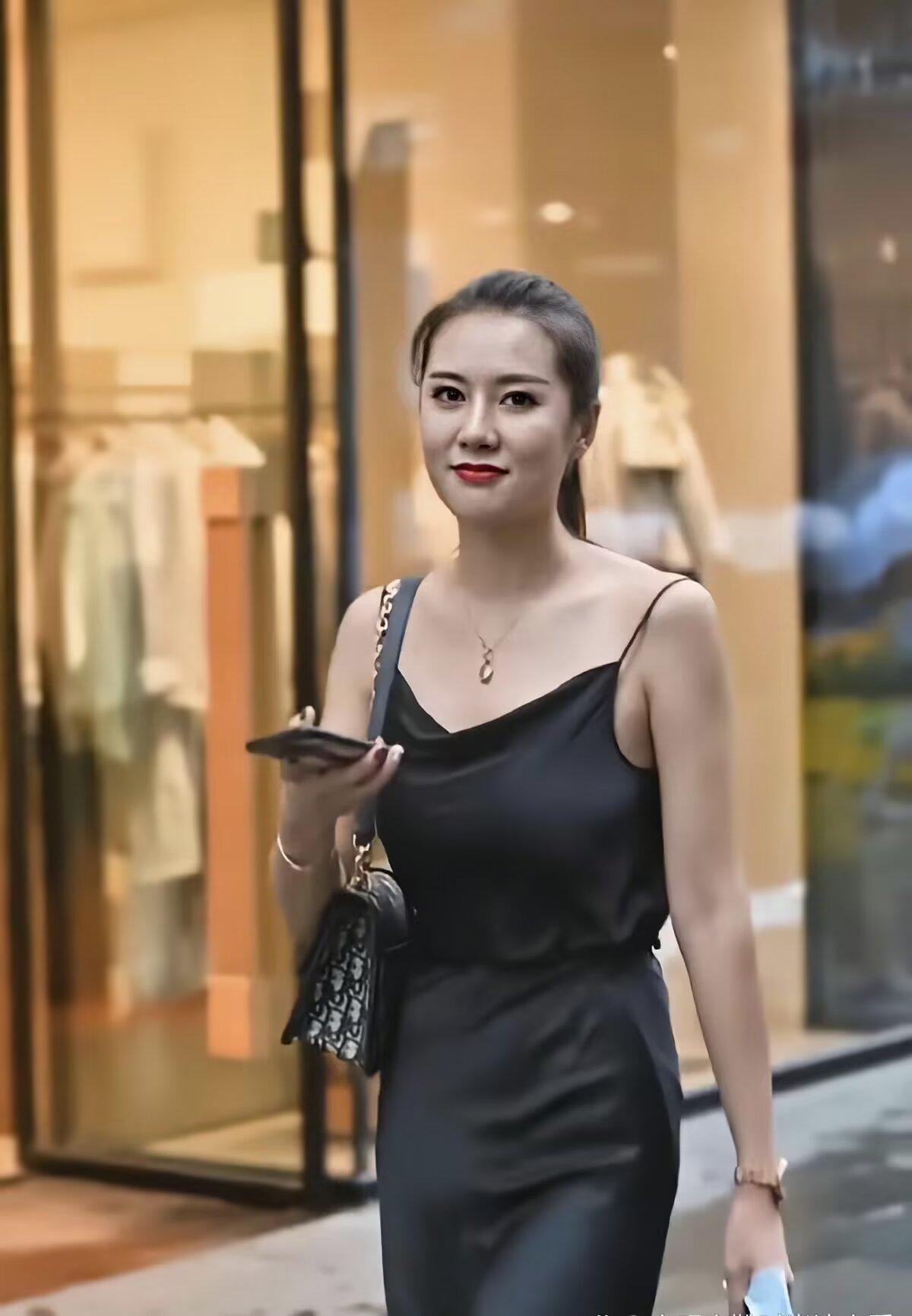 我们没有什么遗憾的。生命只属于我们一次。无论你选择如何生活，这都是你自己的权利。