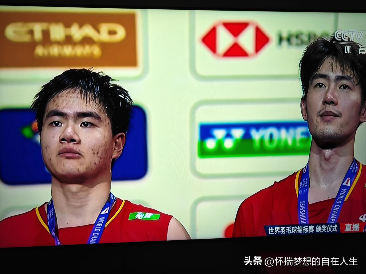 梁伟铿王昶2比0战胜了马来西亚组合，获得了本次羽毛球世锦赛的男双冠军，这既是梁王