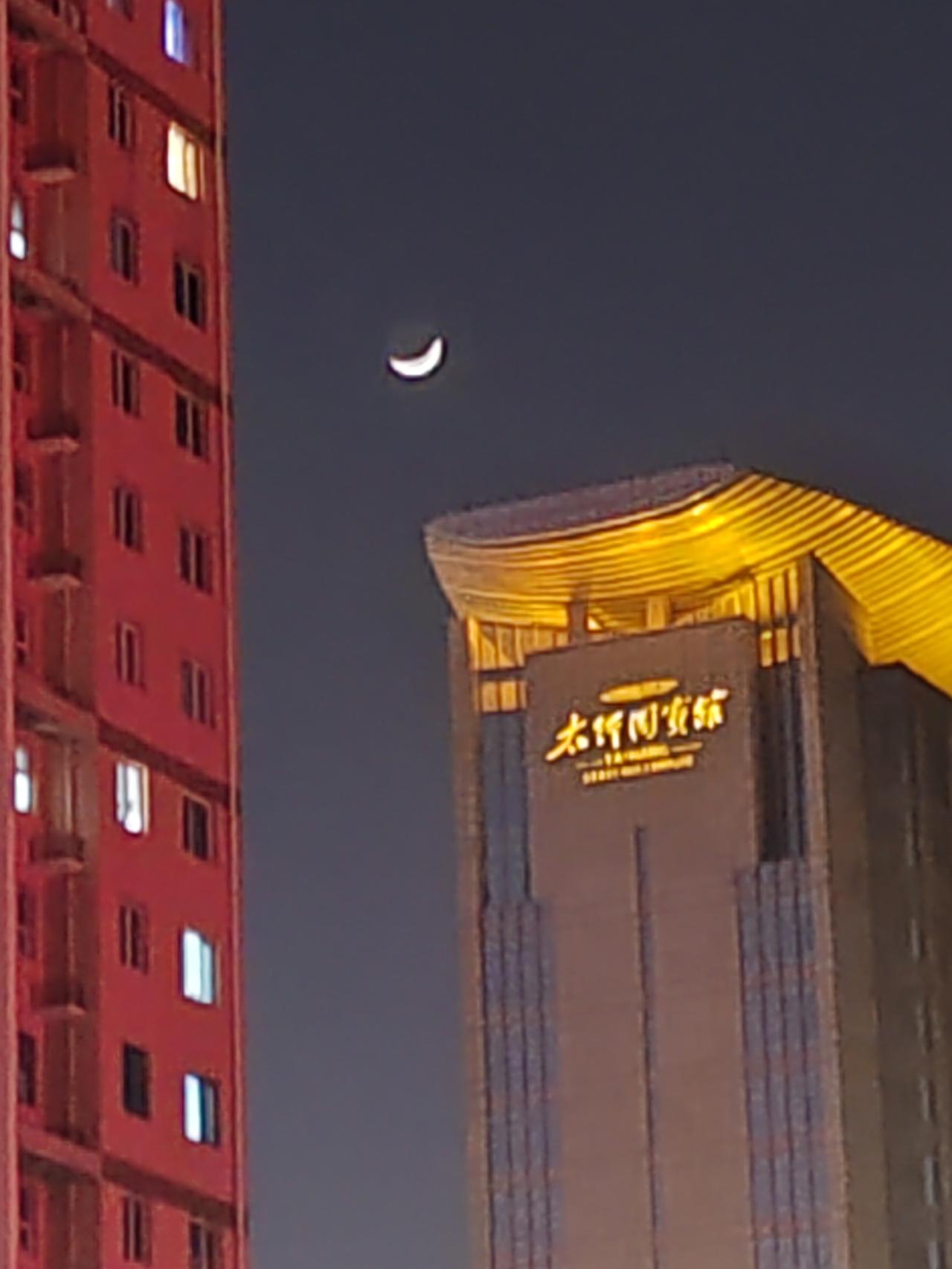 上联：人生八十犹怀梦，如何对下联岁月三千尚寄情