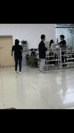 网传的一段视频，看了这段视频让人唏嘘不已，如果双方是恋人关系，谁家的女儿被人暴打