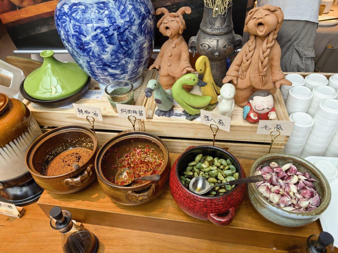在北京吃贾国龙新开的《天边砂锅焖面》，继西贝预制菜风波之后，贾国龙重新开局的焖面