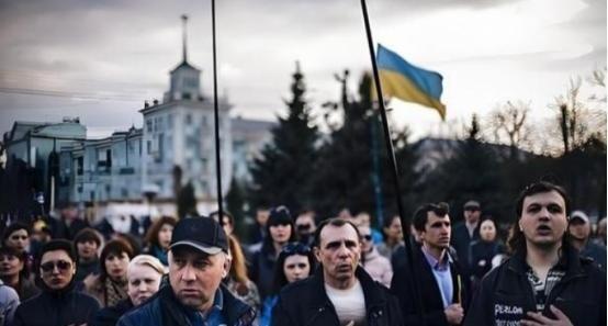 乌克兰人民值得同情吗？当年走上街头游行的是他们、选演员当总统的也是他们。开打之后