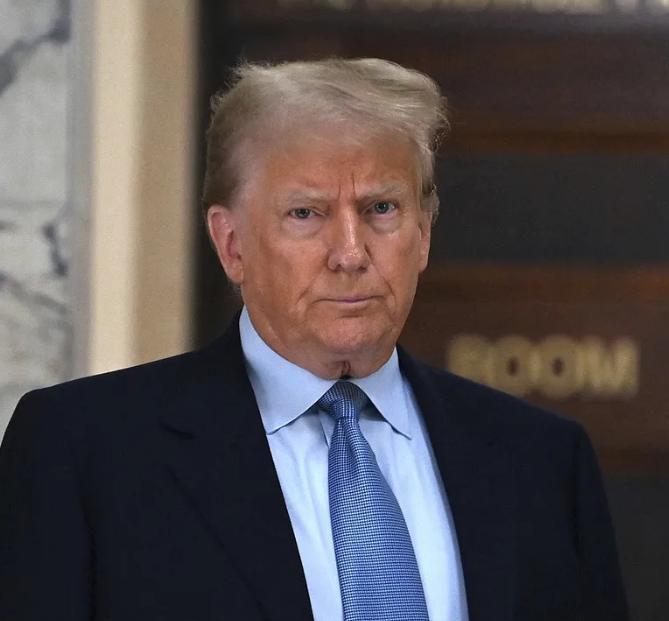 支持率跌到39%！
特朗普的中期选举还有救吗？


特朗普的民调，
最近跌得有点