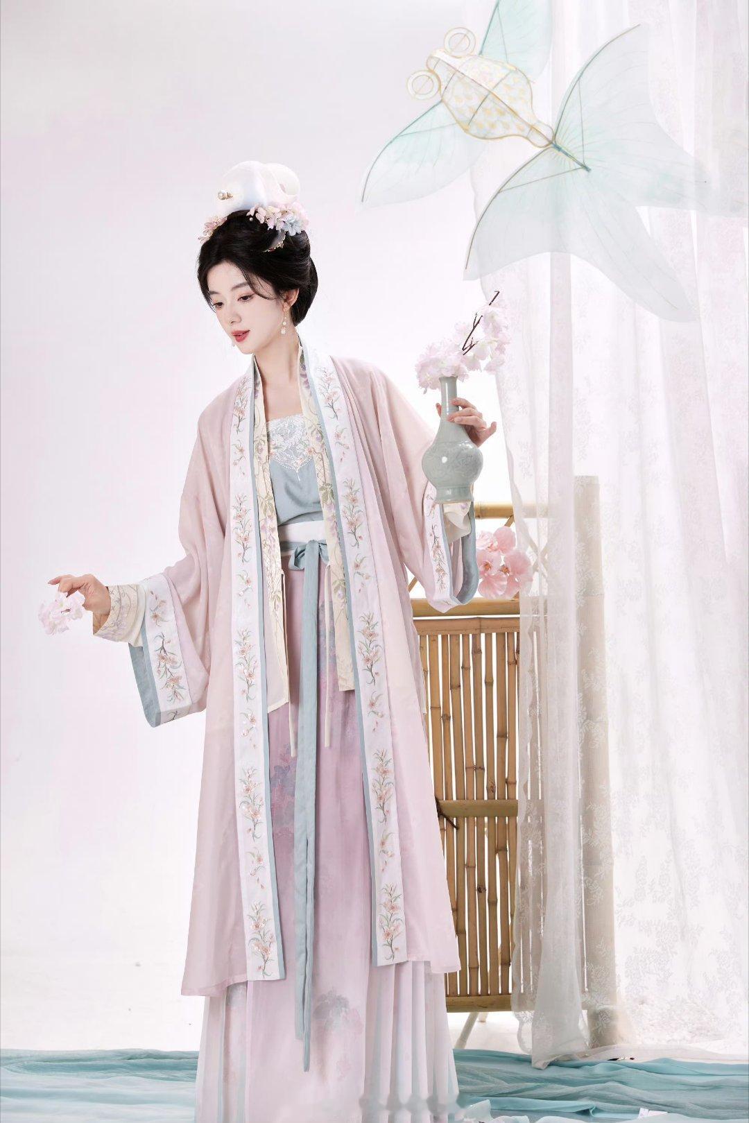 【芒种忙，种下美好 | 3 套“随手就能穿”的汉服日常 look】芒种入夏，循着