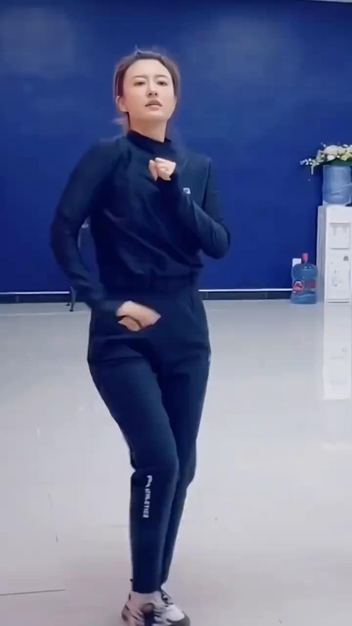 噔噔噔噔噔。