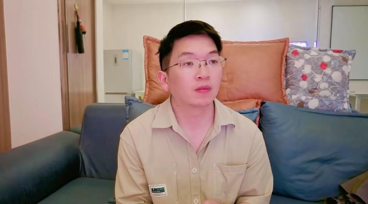 真正的生活就是：热爱生活，热爱自己，热爱你所热爱的一切，仅此而已……
