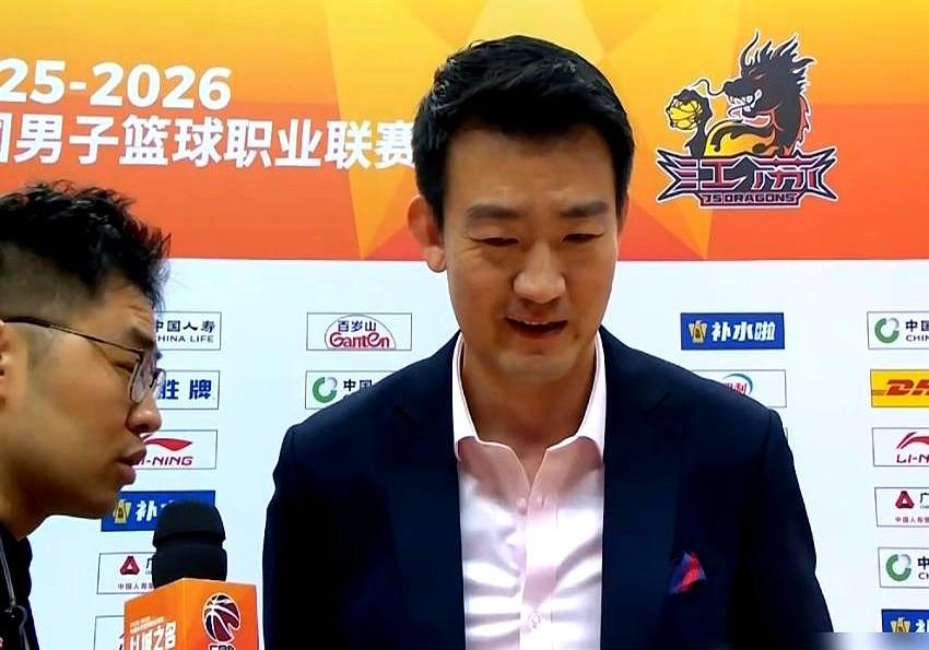 赢球了，主教练居然点名夸对手？

浙江广厦打江苏，卫冕冠军差点翻车！全靠江苏新秀