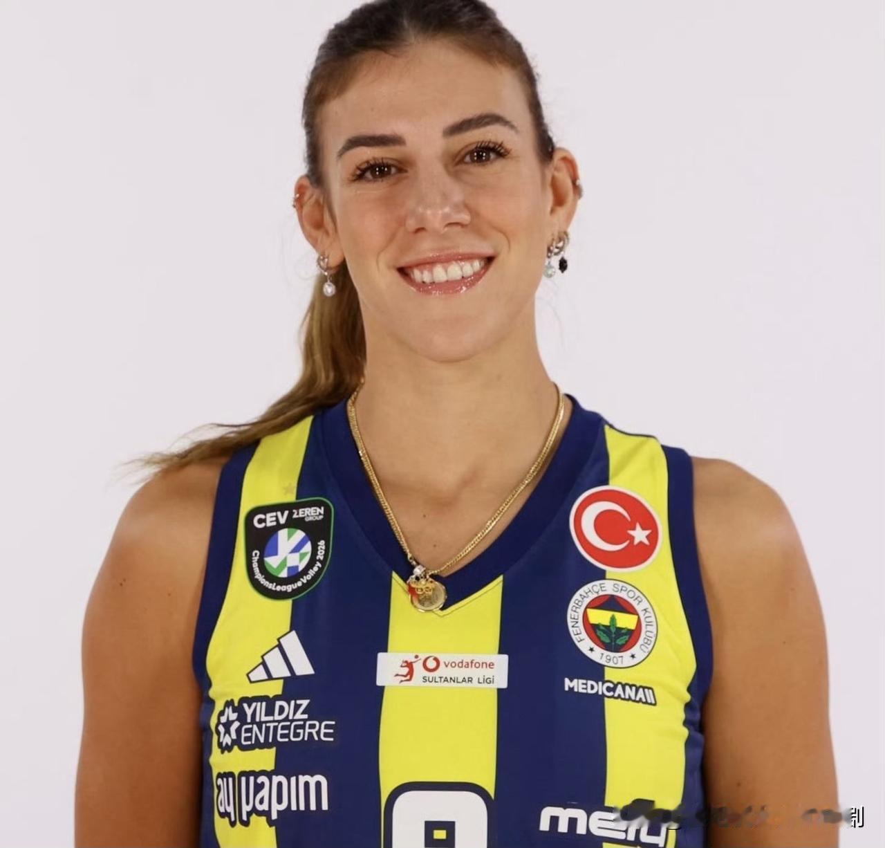 由于训练中右腿拉伤，意大利名将阿莱西亚·奥罗未入选欧冠对阵本菲卡的比赛名单

?