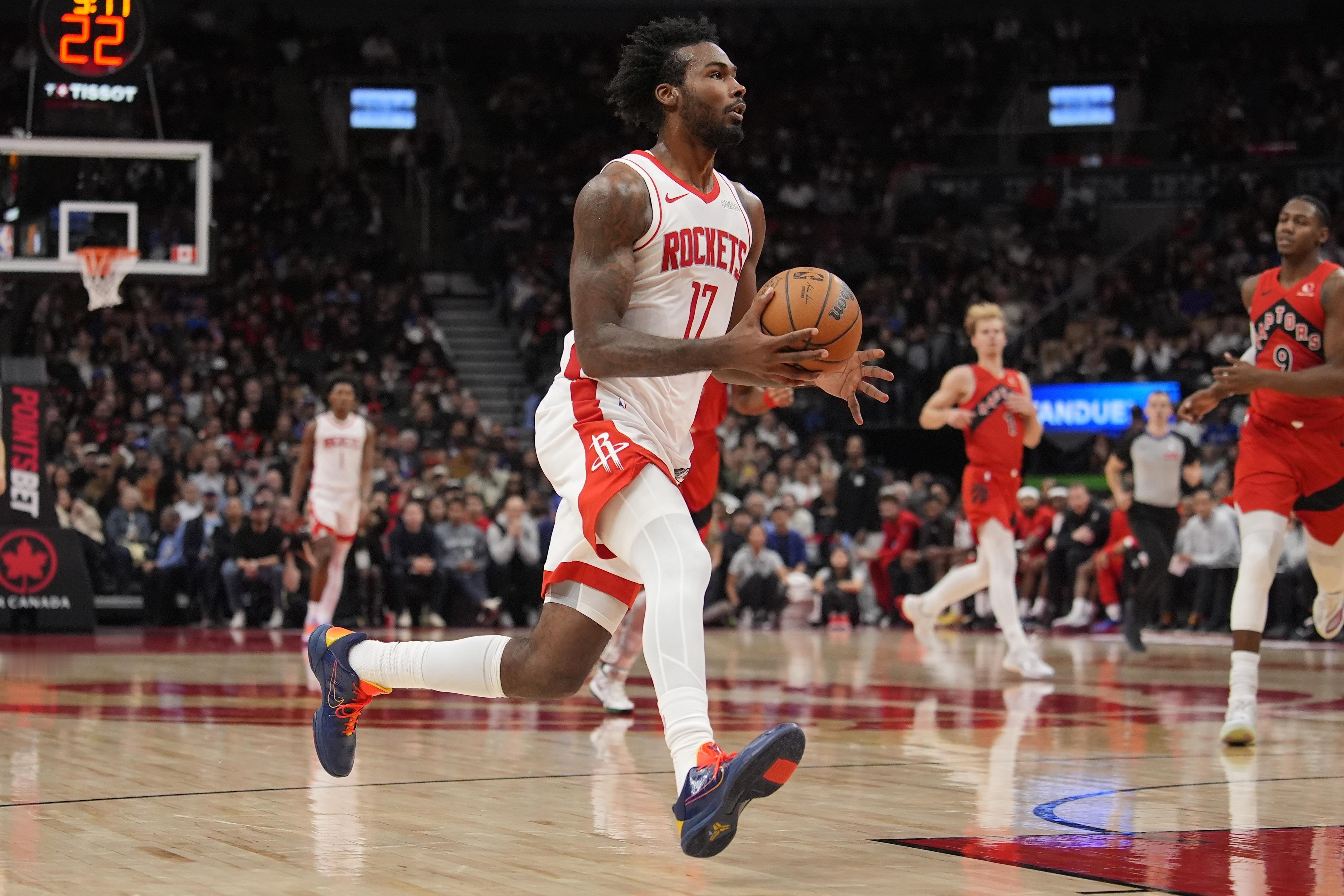 伊森赛季至今出战10场比赛，场均可以得到12.3分5.2篮板1.6助攻0.8抢断