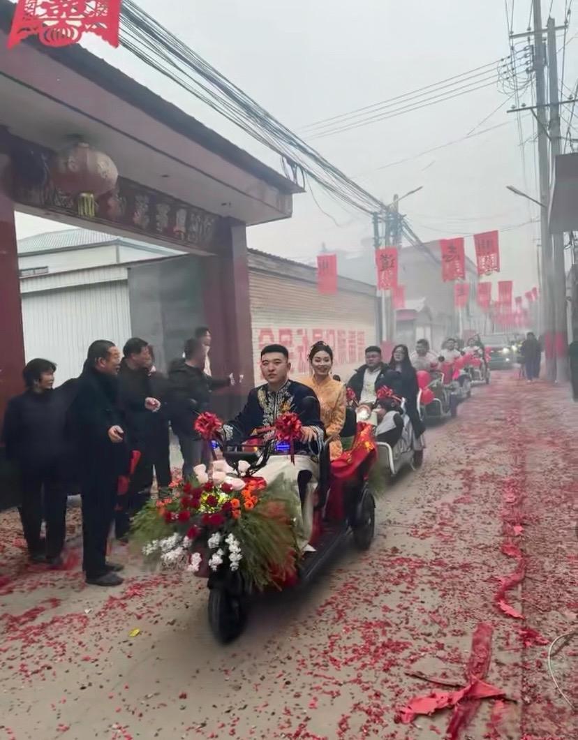 现在的年轻人结婚的方式越来越不同