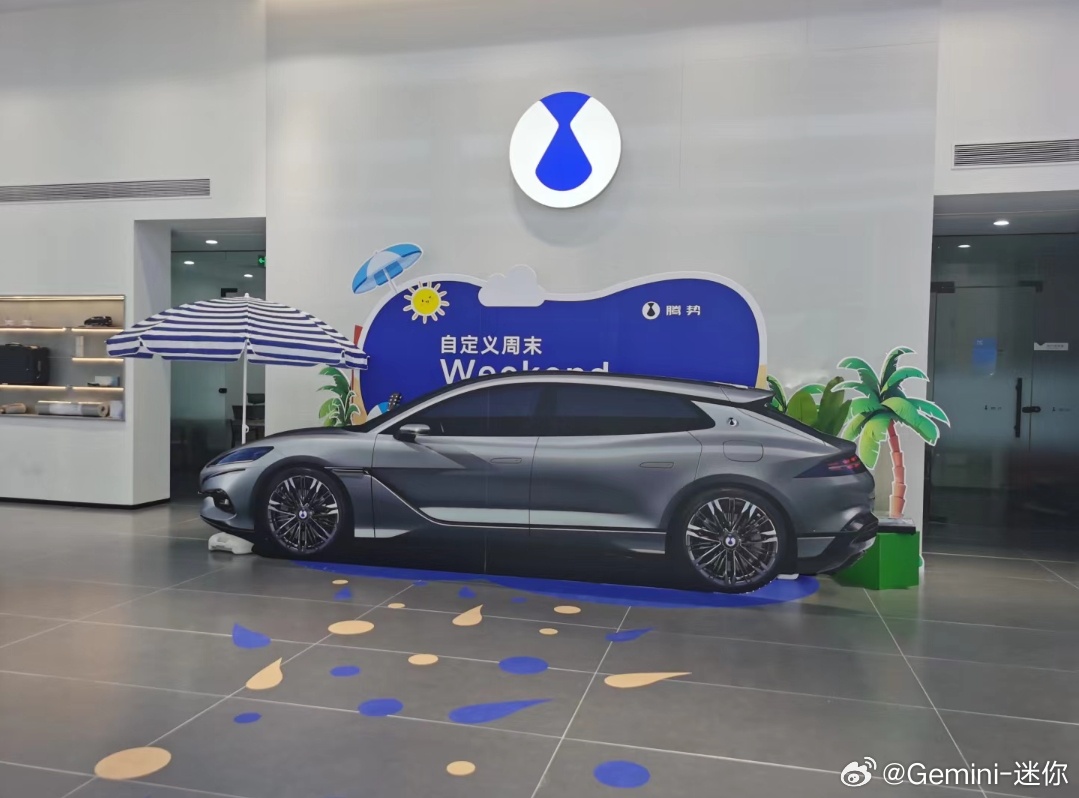 腾势Z9GT展车到店了，诶不对……展板到店了[doge]这第一批展车数量不太够呀