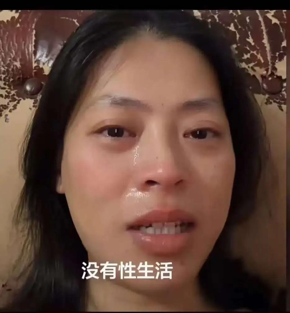 “没有陪伴，没有性生活，没有经济价值……”一个做了10年的全职妈妈哭诉，自己在家