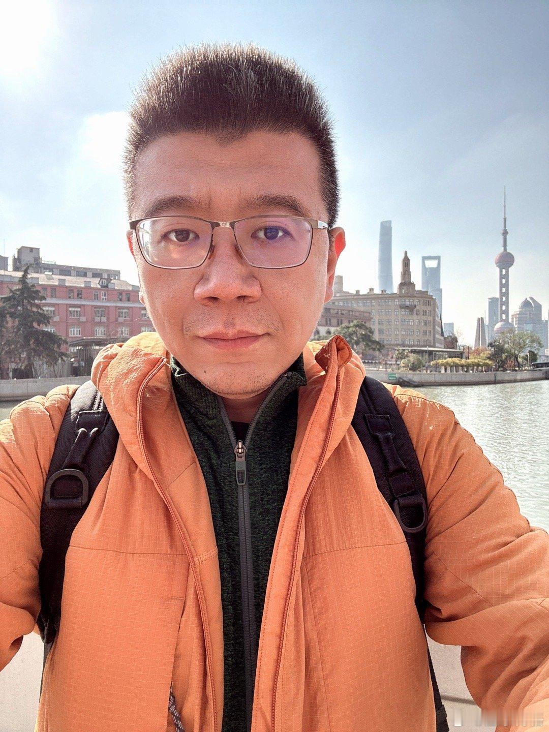 怪不得，这这么多人拍照！  