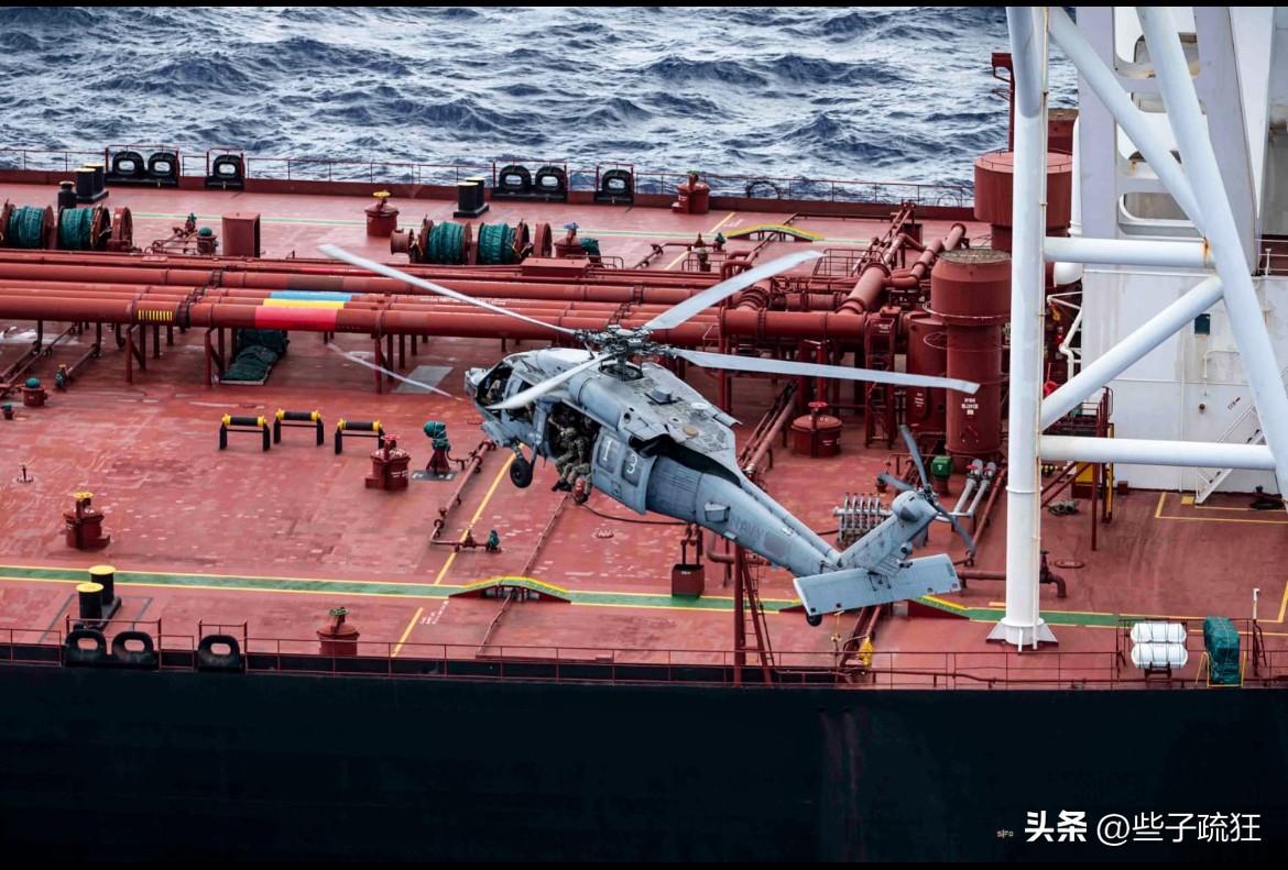 地中海海域突然炸出大消息，昨天法国海军没留半点情面，直接在海上拦下一艘正在航行的