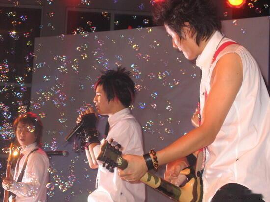 付航说大张伟是上个世纪出道的今夜喜友秀从“搭档优点”聊到“活人感”，再到付航突然