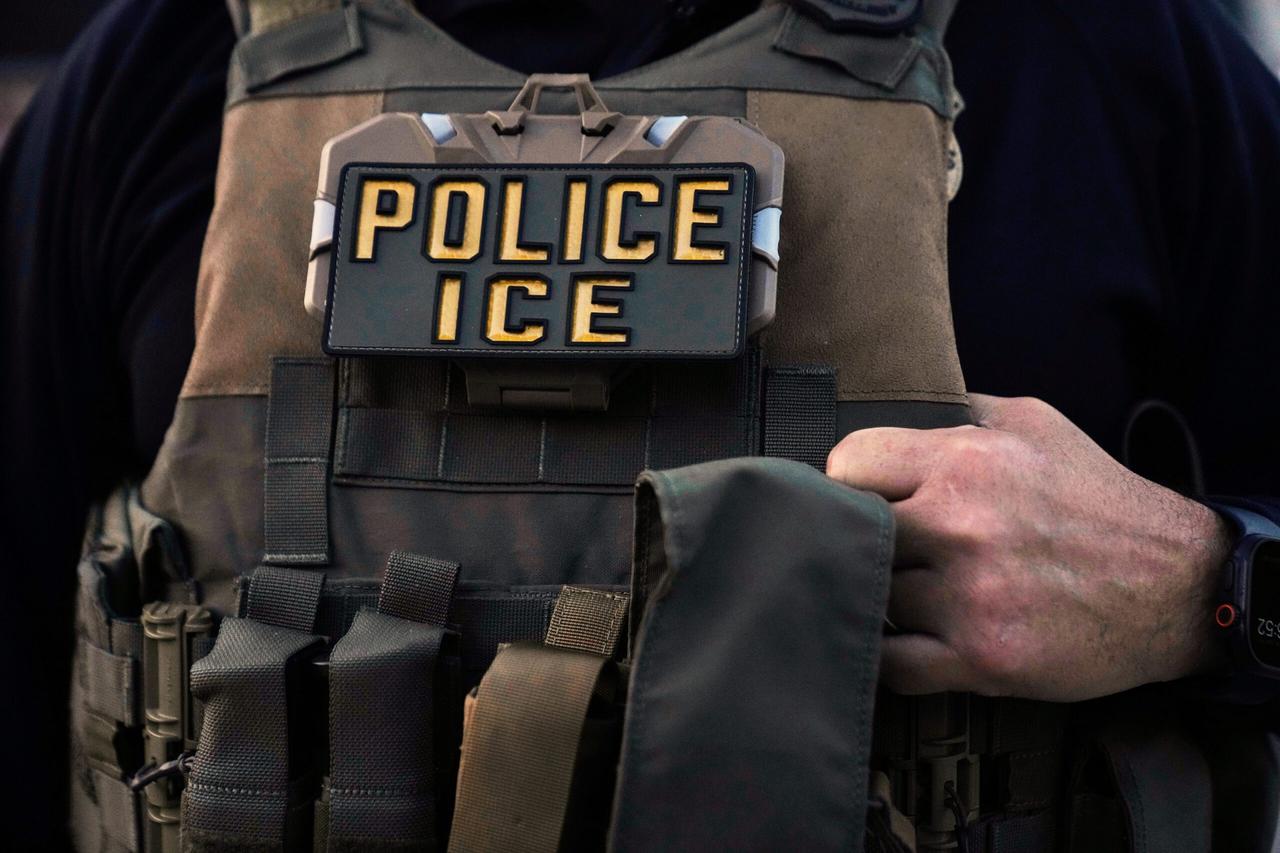全美伊朗裔理事会公布了一批解密邮件：美国移民局ICE和伊朗政府互相发了数百封邮件