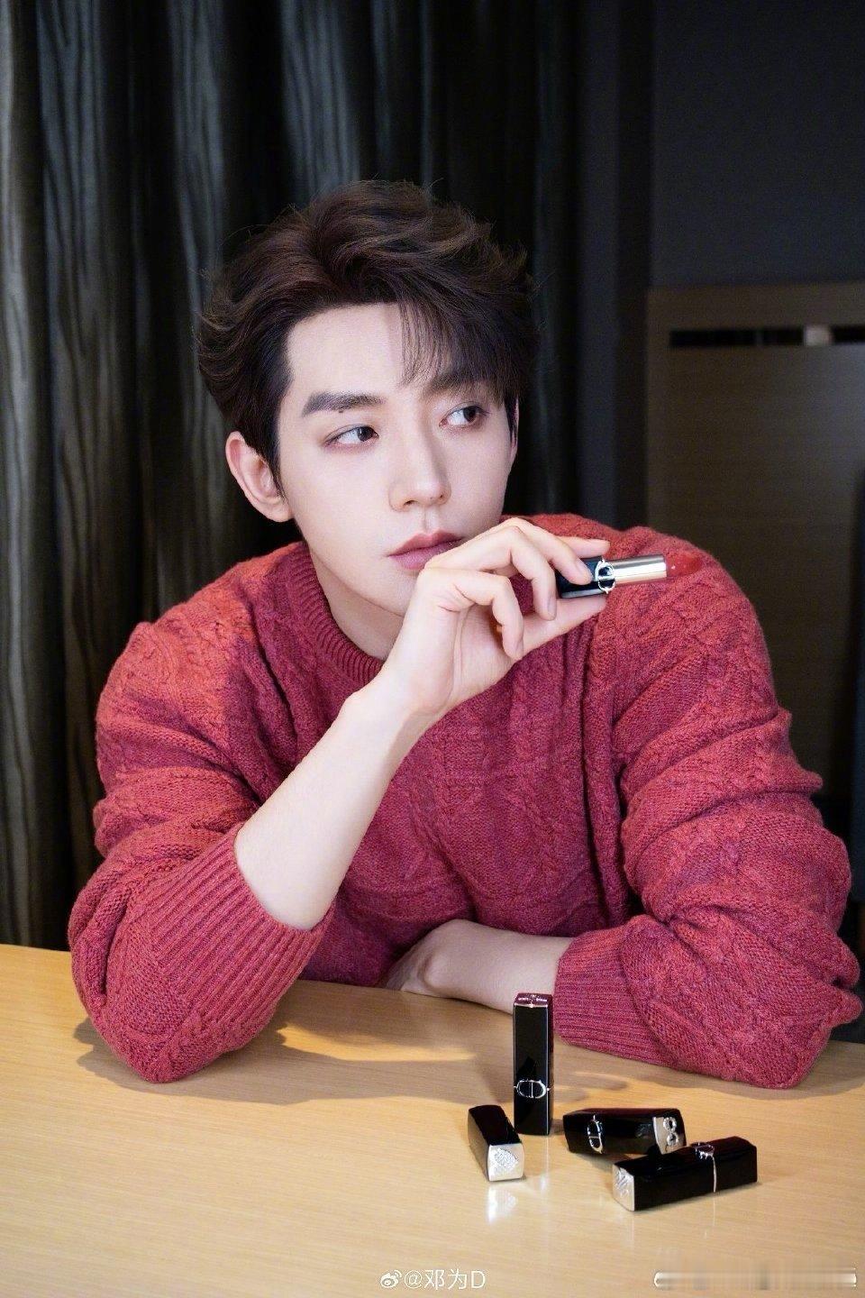 邓为哥哥这身红毛衣好喜庆！｜邓为