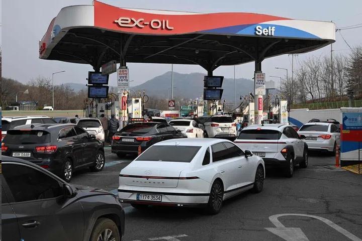 还能这样骚操 韩国政府正式实施石油最高价格制，这将是自1997年亚洲金融危机后，